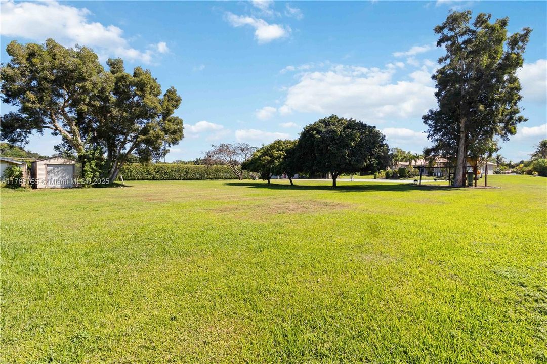 最近售出: $2,600,000 (5 贝兹, 5 浴室, 3940 平方英尺)