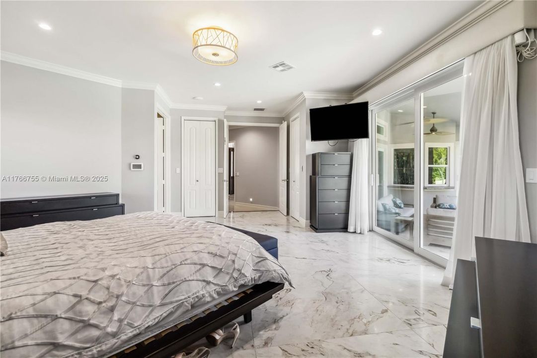 最近售出: $2,600,000 (5 贝兹, 5 浴室, 3940 平方英尺)