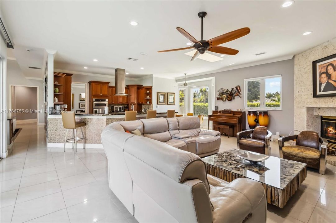 最近售出: $2,600,000 (5 贝兹, 5 浴室, 3940 平方英尺)