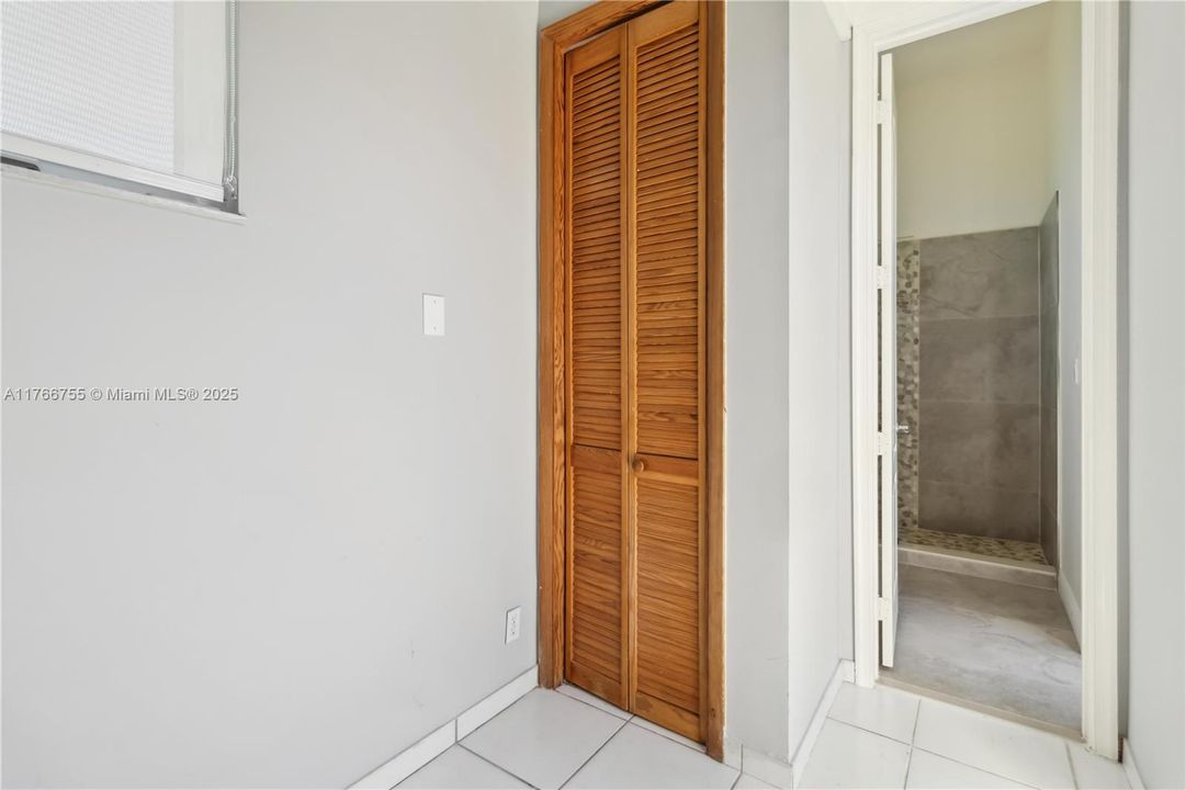 最近售出: $2,600,000 (5 贝兹, 5 浴室, 3940 平方英尺)