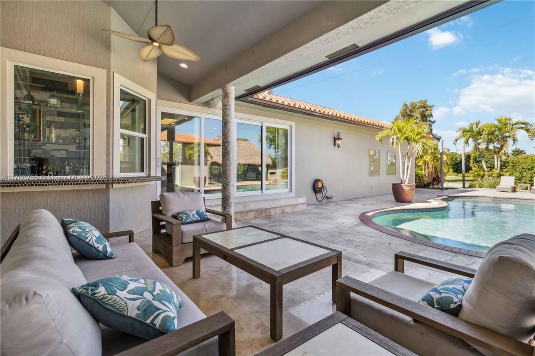 最近售出: $2,600,000 (5 贝兹, 5 浴室, 3940 平方英尺)