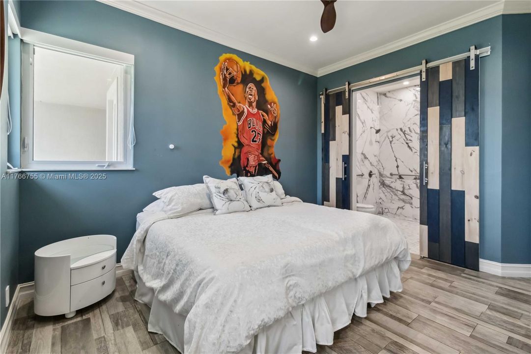 最近售出: $2,600,000 (5 贝兹, 5 浴室, 3940 平方英尺)