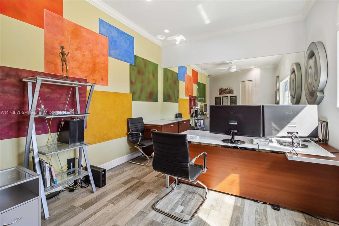 最近售出: $2,600,000 (5 贝兹, 5 浴室, 3940 平方英尺)