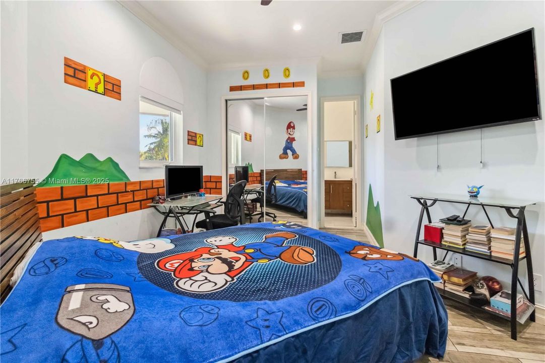 最近售出: $2,600,000 (5 贝兹, 5 浴室, 3940 平方英尺)