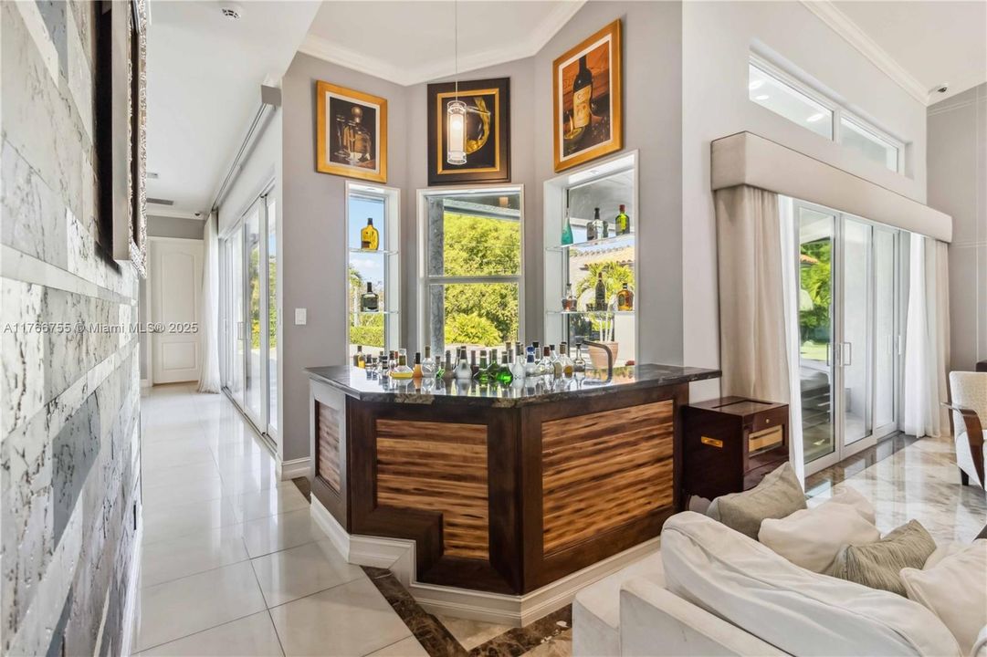 最近售出: $2,600,000 (5 贝兹, 5 浴室, 3940 平方英尺)