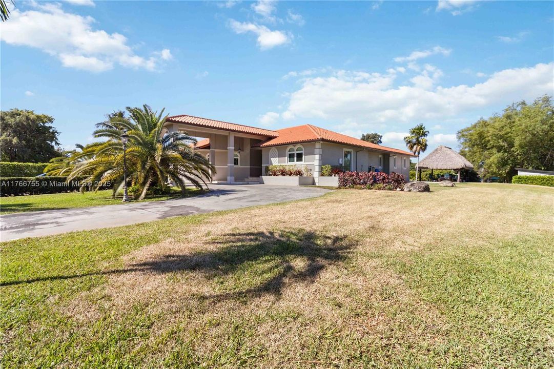 最近售出: $2,600,000 (5 贝兹, 5 浴室, 3940 平方英尺)