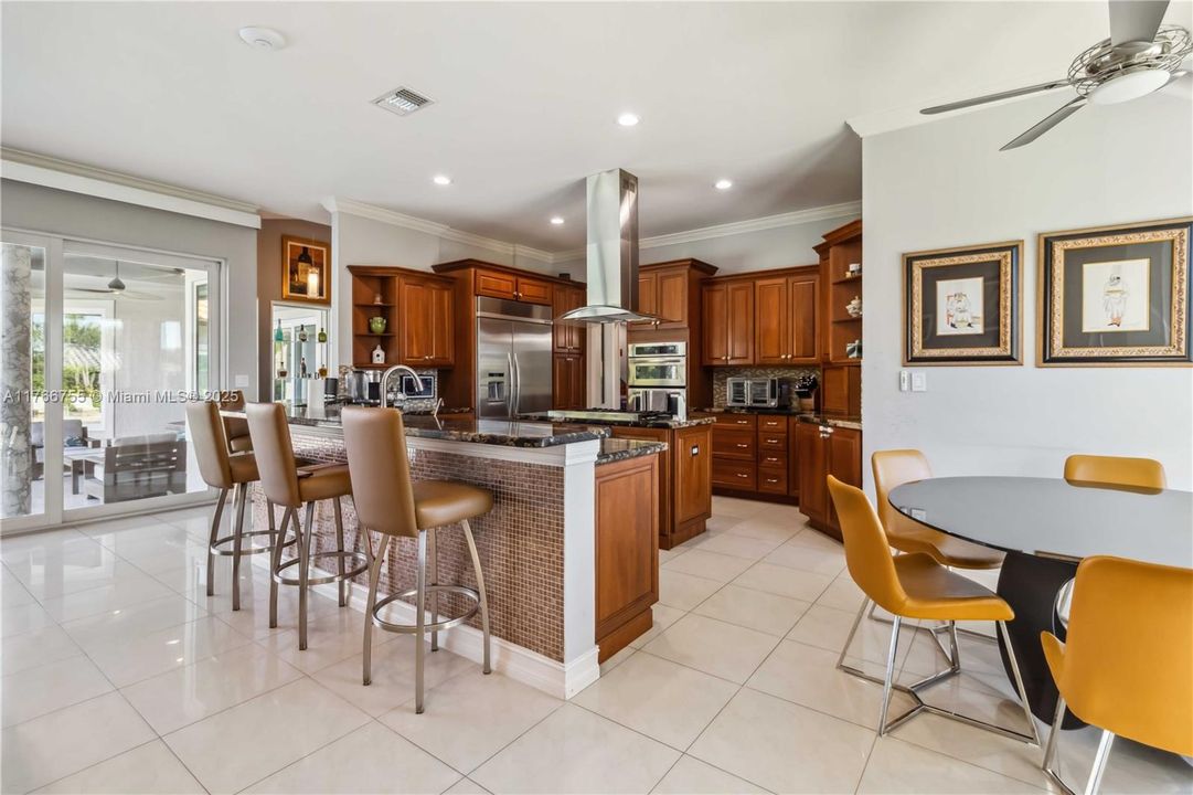 最近售出: $2,600,000 (5 贝兹, 5 浴室, 3940 平方英尺)