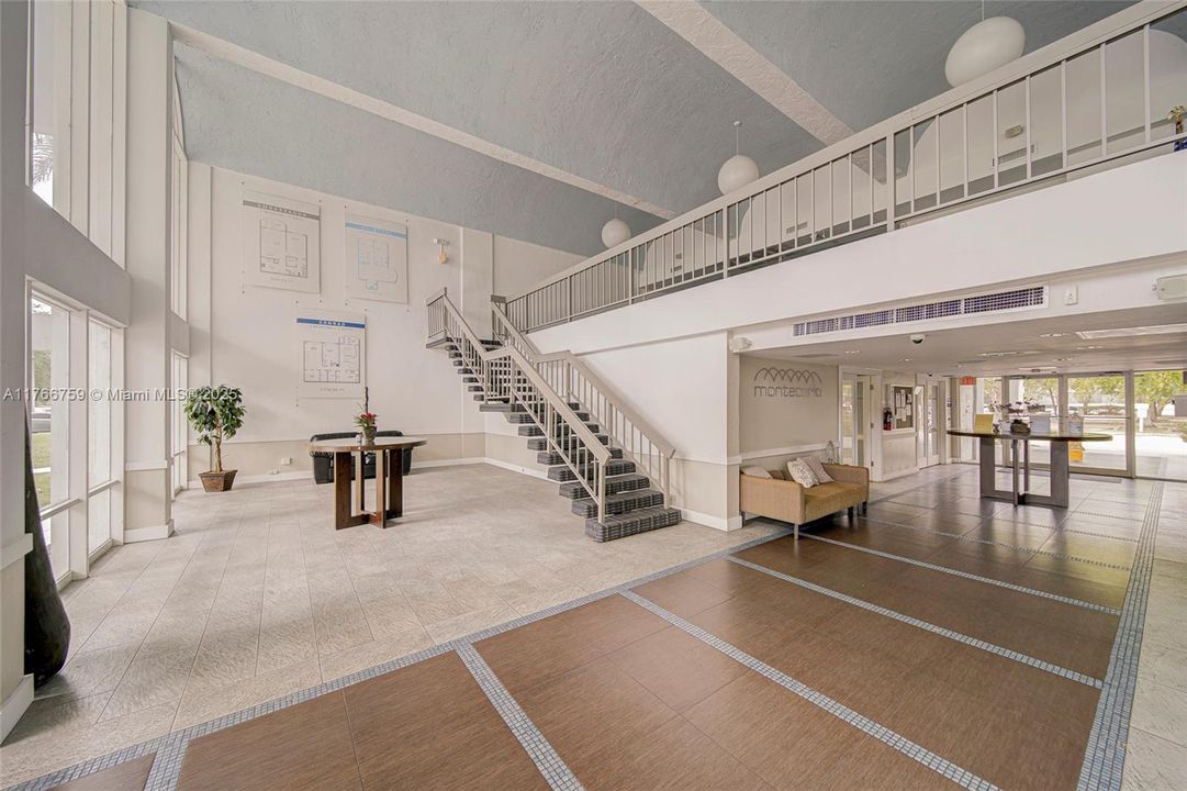 На продажу: $220,000 (2 спален, 2 ванн, 1175 Квадратных фут)