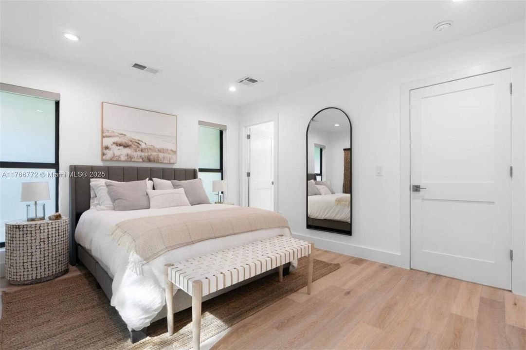 Recently Rented: $12,000 (3 beds, 3 baths, 2021 Square Feet)