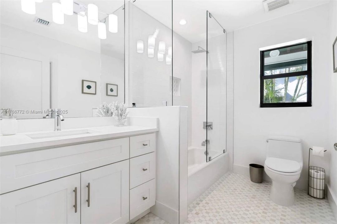 Recently Rented: $12,000 (3 beds, 3 baths, 2021 Square Feet)