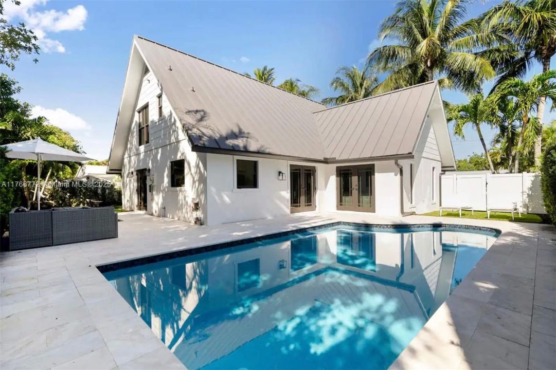 Recently Rented: $12,000 (3 beds, 3 baths, 2021 Square Feet)