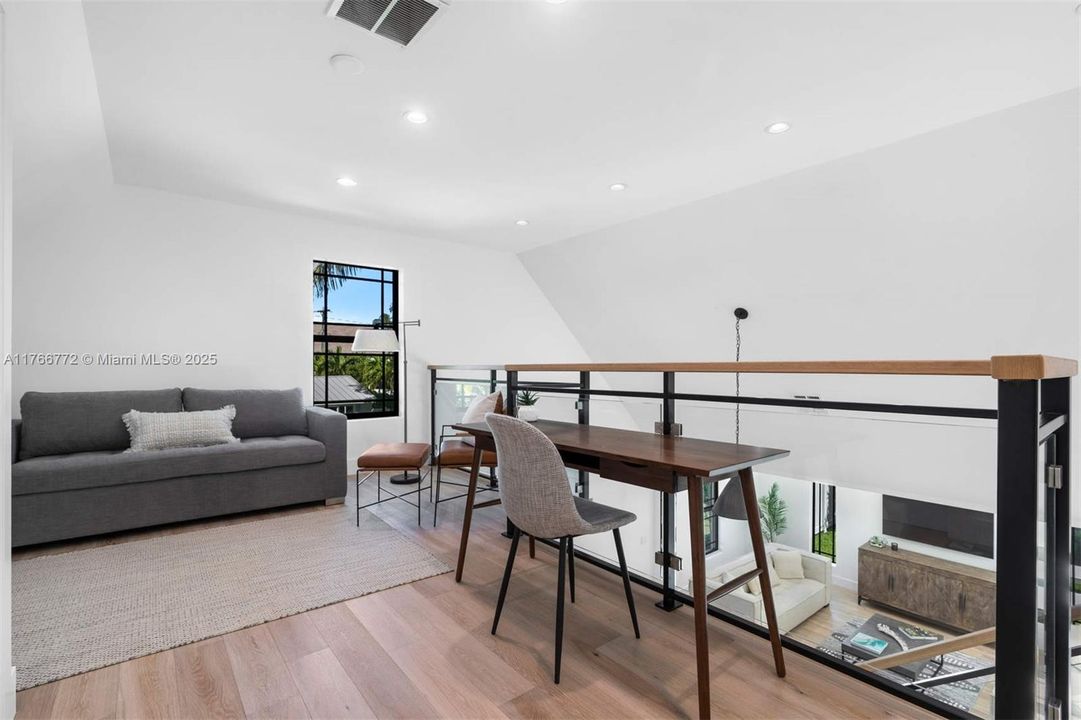 Recently Rented: $12,000 (3 beds, 3 baths, 2021 Square Feet)