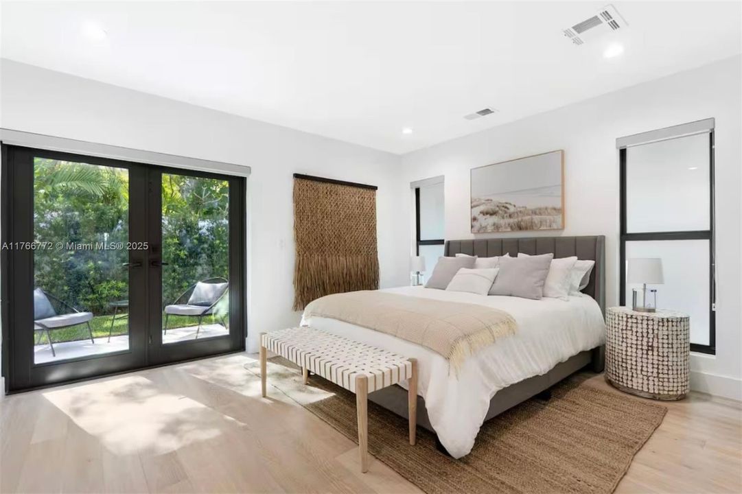 Recently Rented: $12,000 (3 beds, 3 baths, 2021 Square Feet)