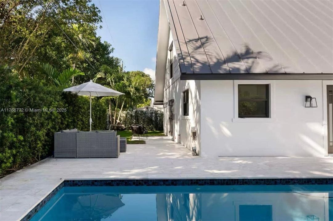 Recently Rented: $12,000 (3 beds, 3 baths, 2021 Square Feet)