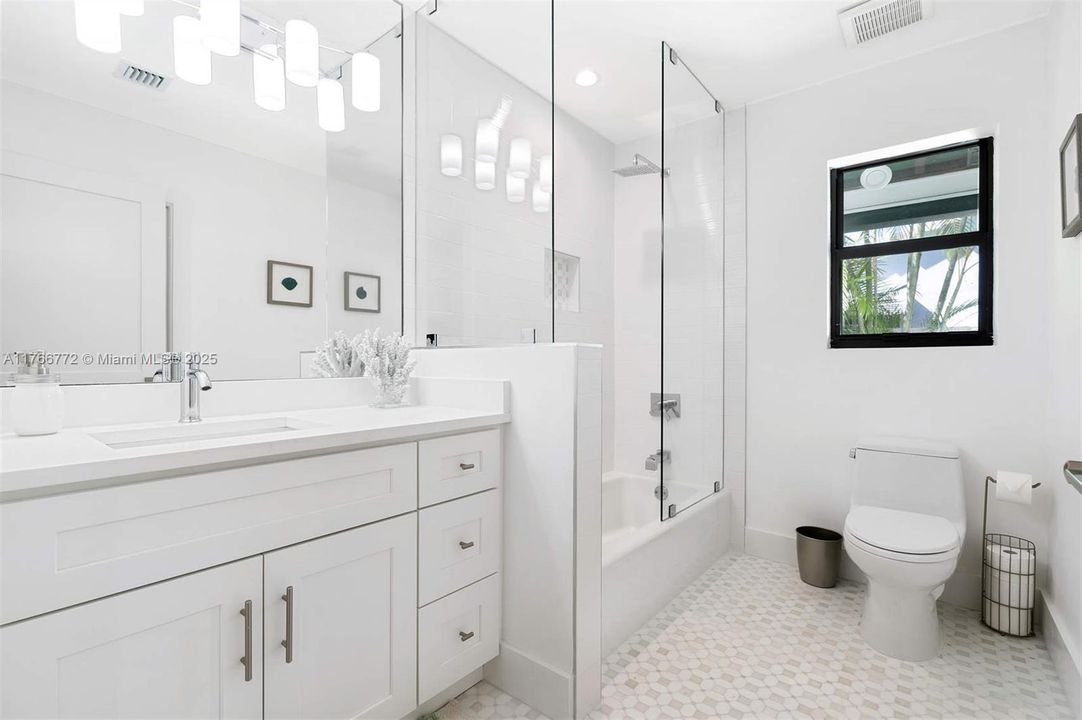 Recently Rented: $12,000 (3 beds, 3 baths, 2021 Square Feet)