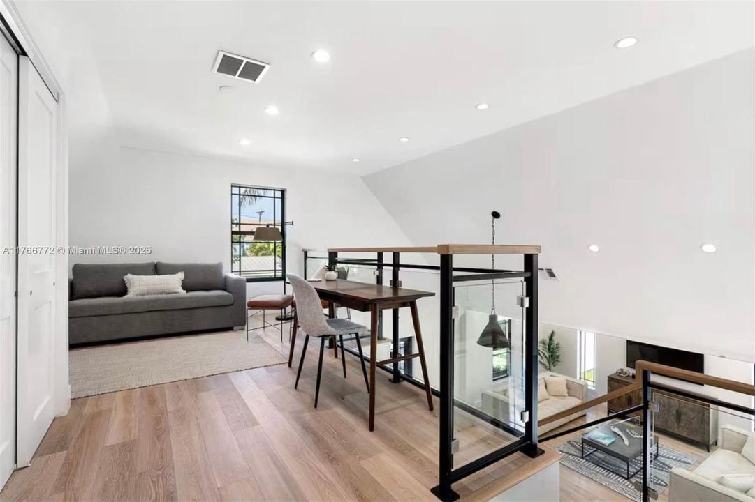 Recently Rented: $12,000 (3 beds, 3 baths, 2021 Square Feet)