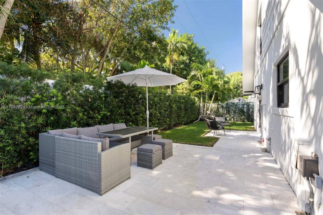 Recently Rented: $12,000 (3 beds, 3 baths, 2021 Square Feet)