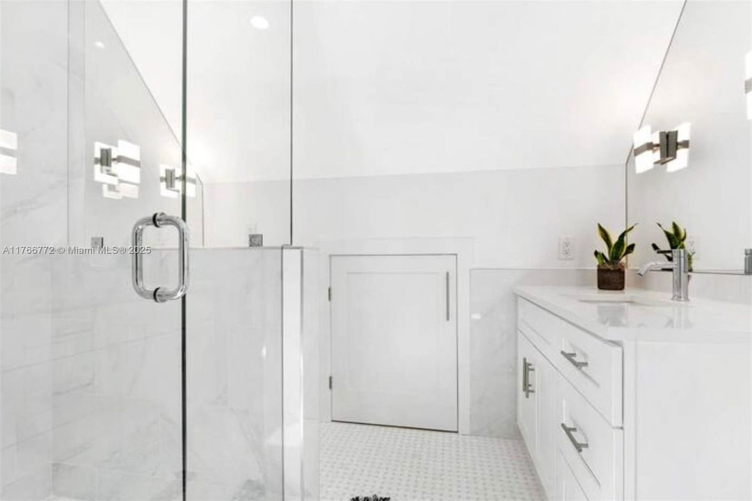 Recently Rented: $12,000 (3 beds, 3 baths, 2021 Square Feet)