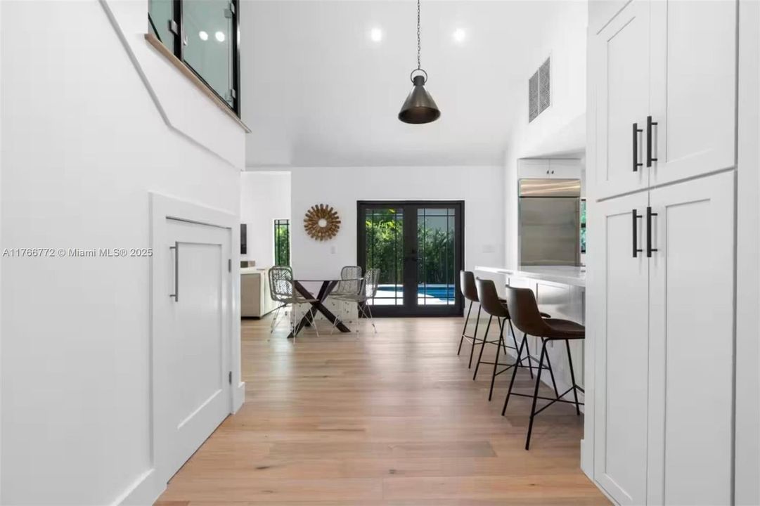 Recently Rented: $12,000 (3 beds, 3 baths, 2021 Square Feet)