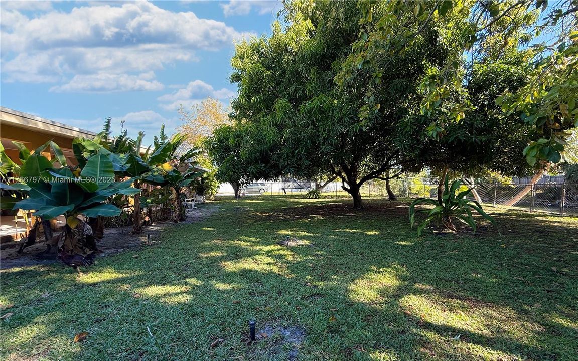 最近售出: $530,000 (3 贝兹, 2 浴室, 1170 平方英尺)