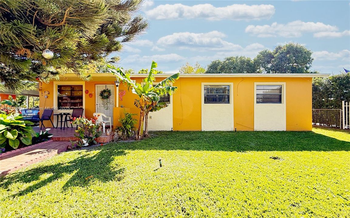 最近售出: $530,000 (3 贝兹, 2 浴室, 1170 平方英尺)