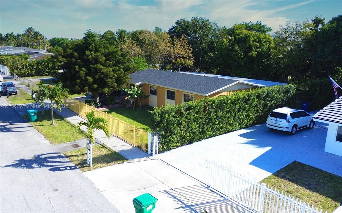 最近售出: $530,000 (3 贝兹, 2 浴室, 1170 平方英尺)