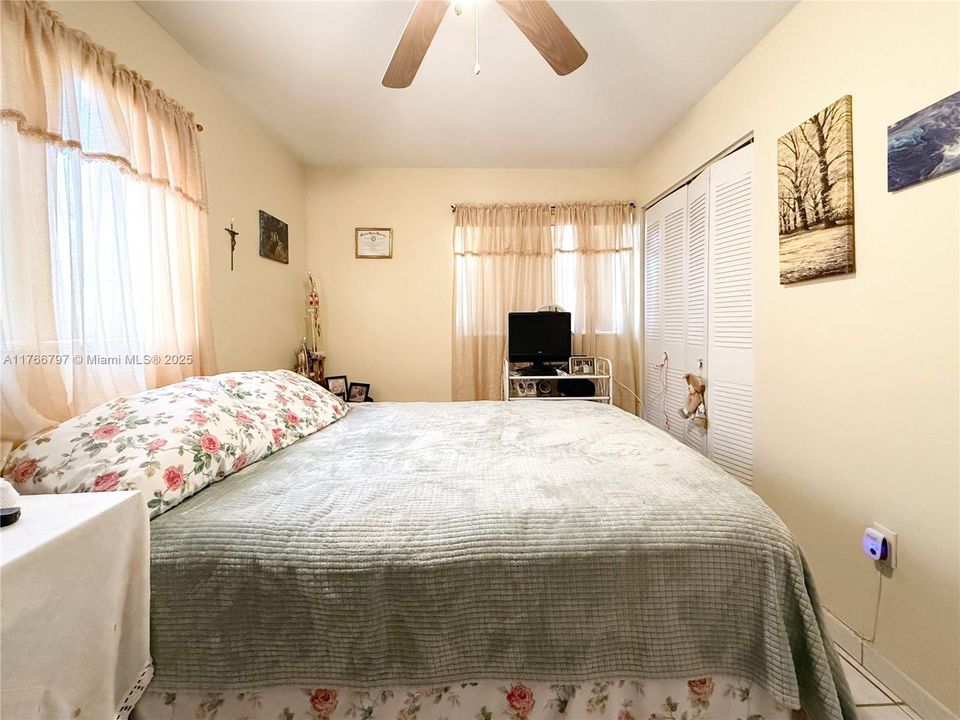 最近售出: $530,000 (3 贝兹, 2 浴室, 1170 平方英尺)