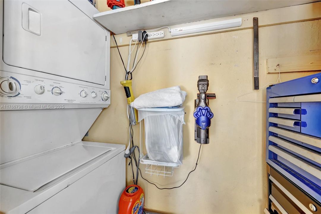 Recently Sold: $400,000 (2 beds, 1 baths, 1163 Square Feet)