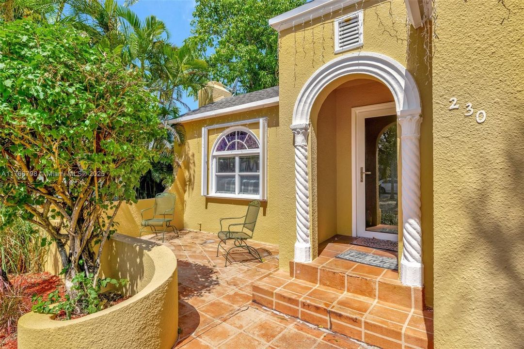 Recently Sold: $400,000 (2 beds, 1 baths, 1163 Square Feet)