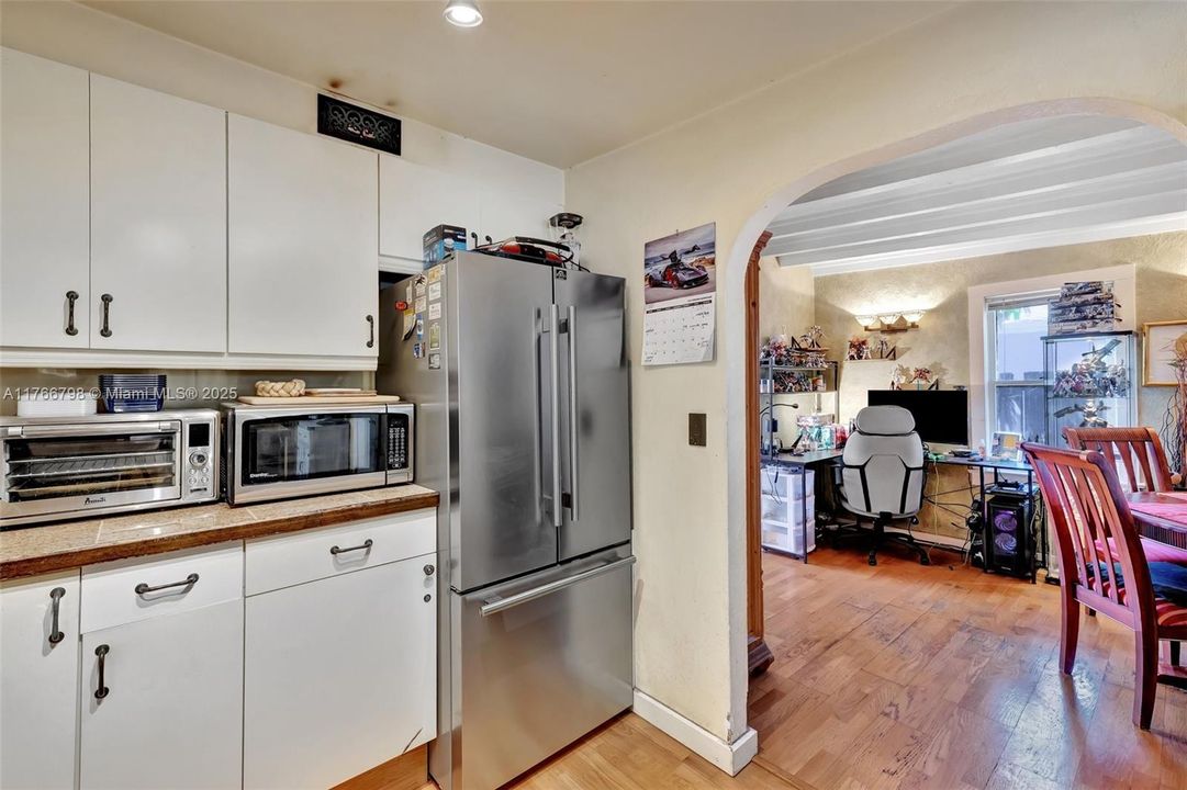 Recently Sold: $400,000 (2 beds, 1 baths, 1163 Square Feet)
