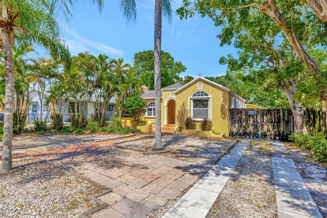 Recently Sold: $400,000 (2 beds, 1 baths, 1163 Square Feet)
