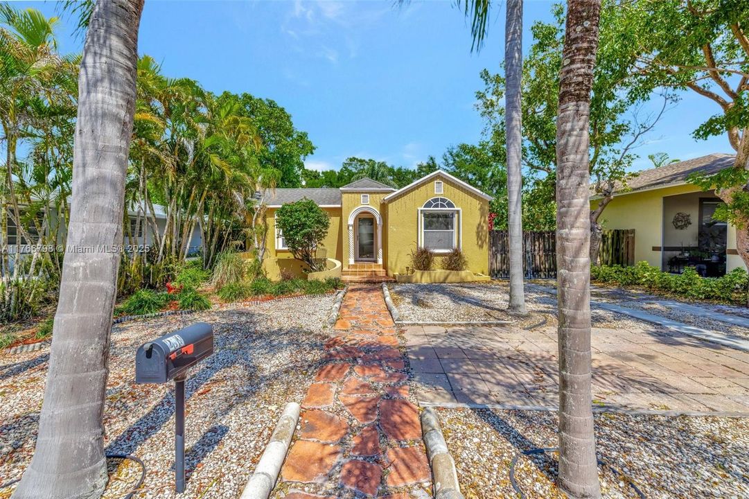 Recently Sold: $400,000 (2 beds, 1 baths, 1163 Square Feet)