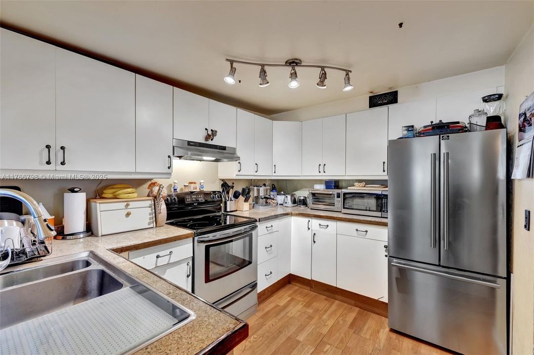 Recently Sold: $400,000 (2 beds, 1 baths, 1163 Square Feet)