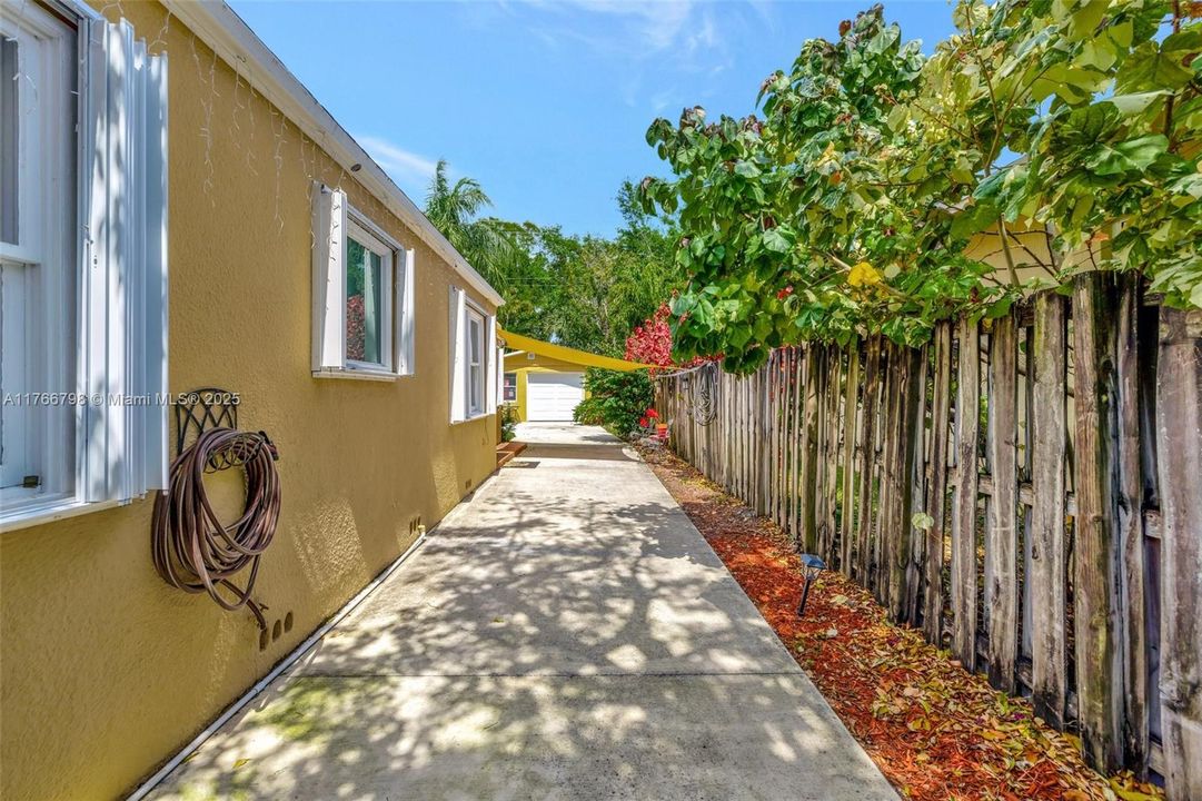 Recently Sold: $400,000 (2 beds, 1 baths, 1163 Square Feet)