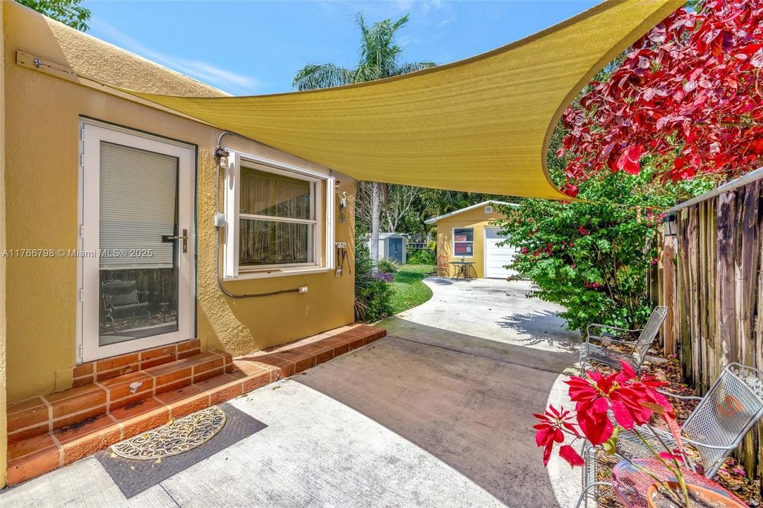 Recently Sold: $400,000 (2 beds, 1 baths, 1163 Square Feet)