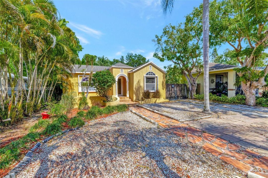 Recently Sold: $400,000 (2 beds, 1 baths, 1163 Square Feet)