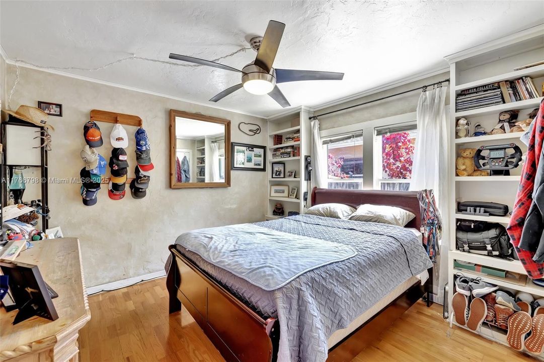 Recently Sold: $400,000 (2 beds, 1 baths, 1163 Square Feet)