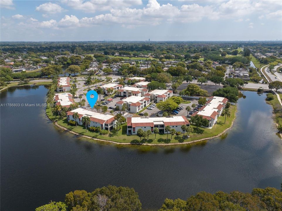 Vendido Recientemente: $315,000 (2 camas, 2 baños, 940 Pies cuadrados)