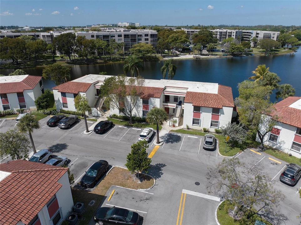 Vendido Recientemente: $315,000 (2 camas, 2 baños, 940 Pies cuadrados)