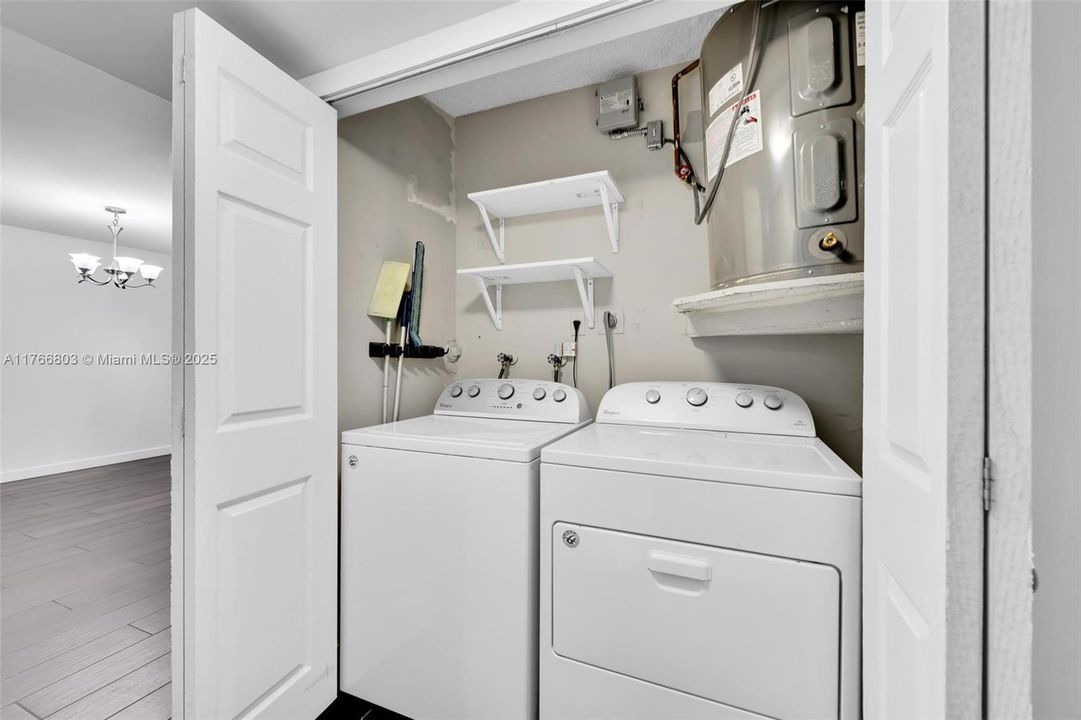 Vendido Recientemente: $315,000 (2 camas, 2 baños, 940 Pies cuadrados)