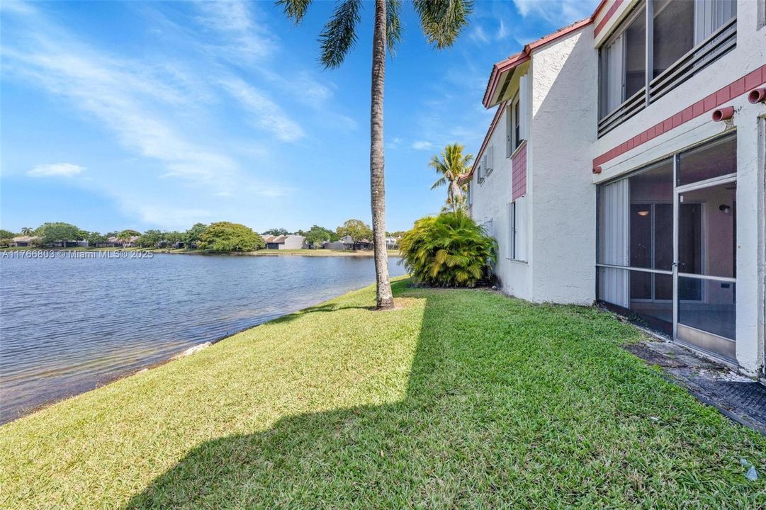 Vendido Recientemente: $315,000 (2 camas, 2 baños, 940 Pies cuadrados)