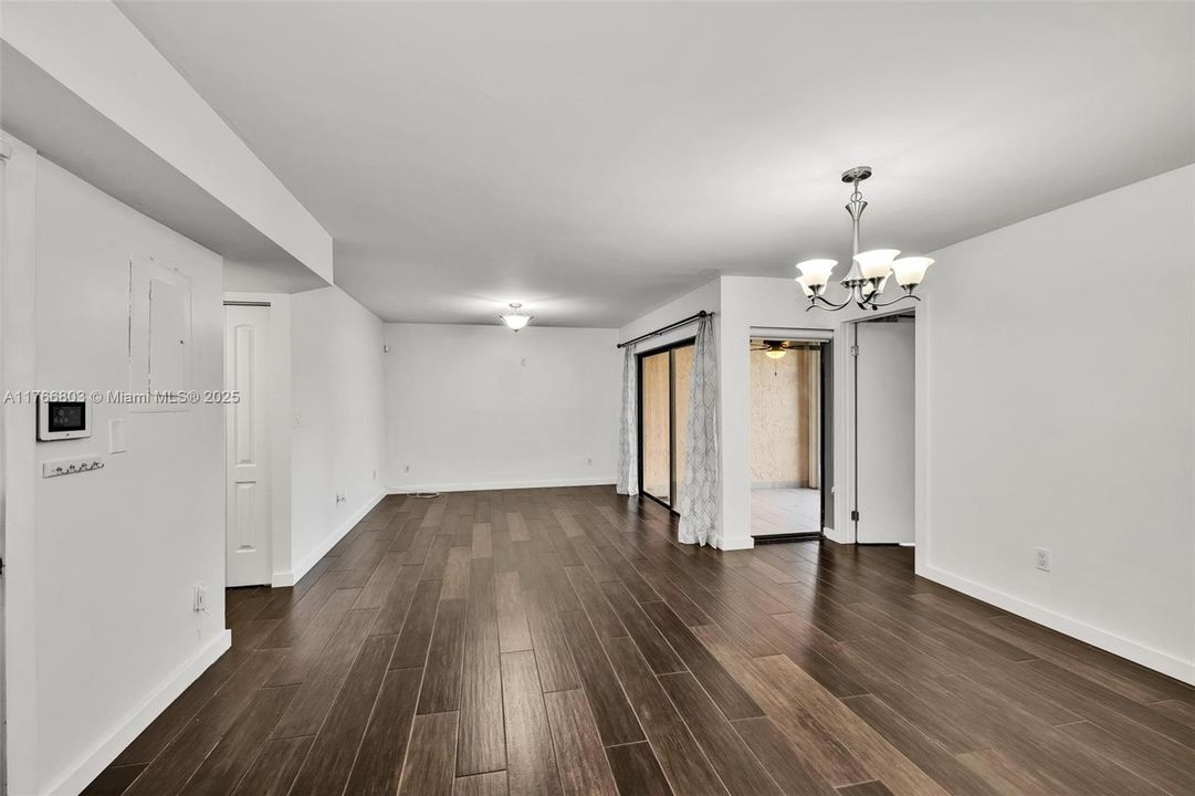 Vendido Recientemente: $315,000 (2 camas, 2 baños, 940 Pies cuadrados)