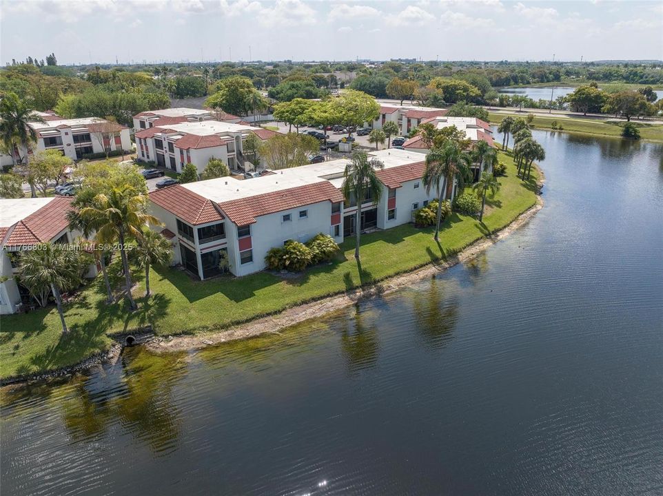 Vendido Recientemente: $315,000 (2 camas, 2 baños, 940 Pies cuadrados)