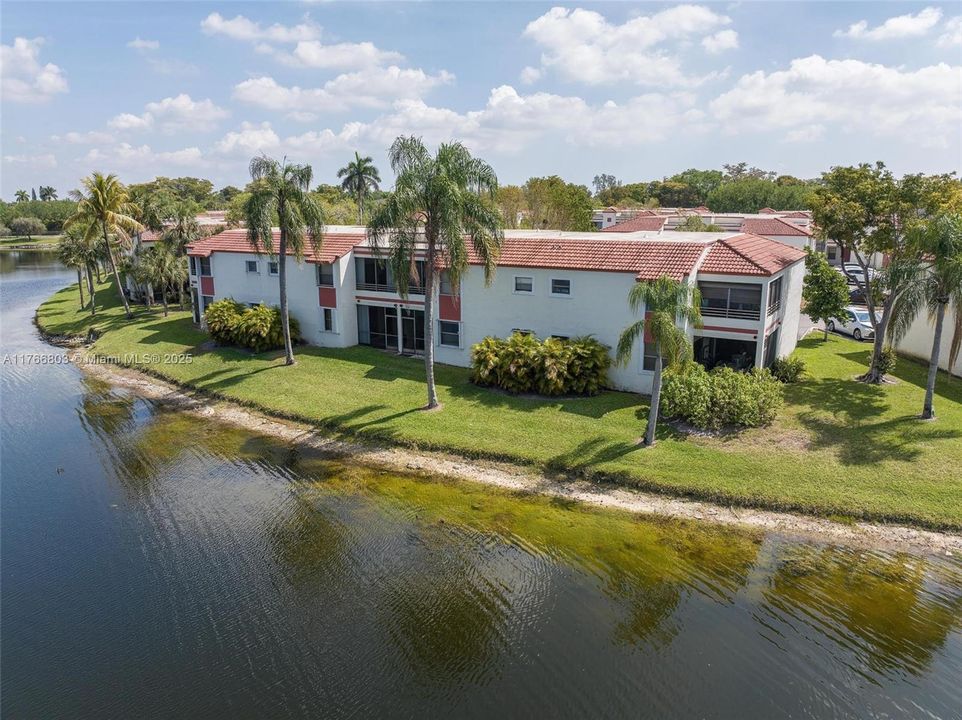 Vendido Recientemente: $315,000 (2 camas, 2 baños, 940 Pies cuadrados)