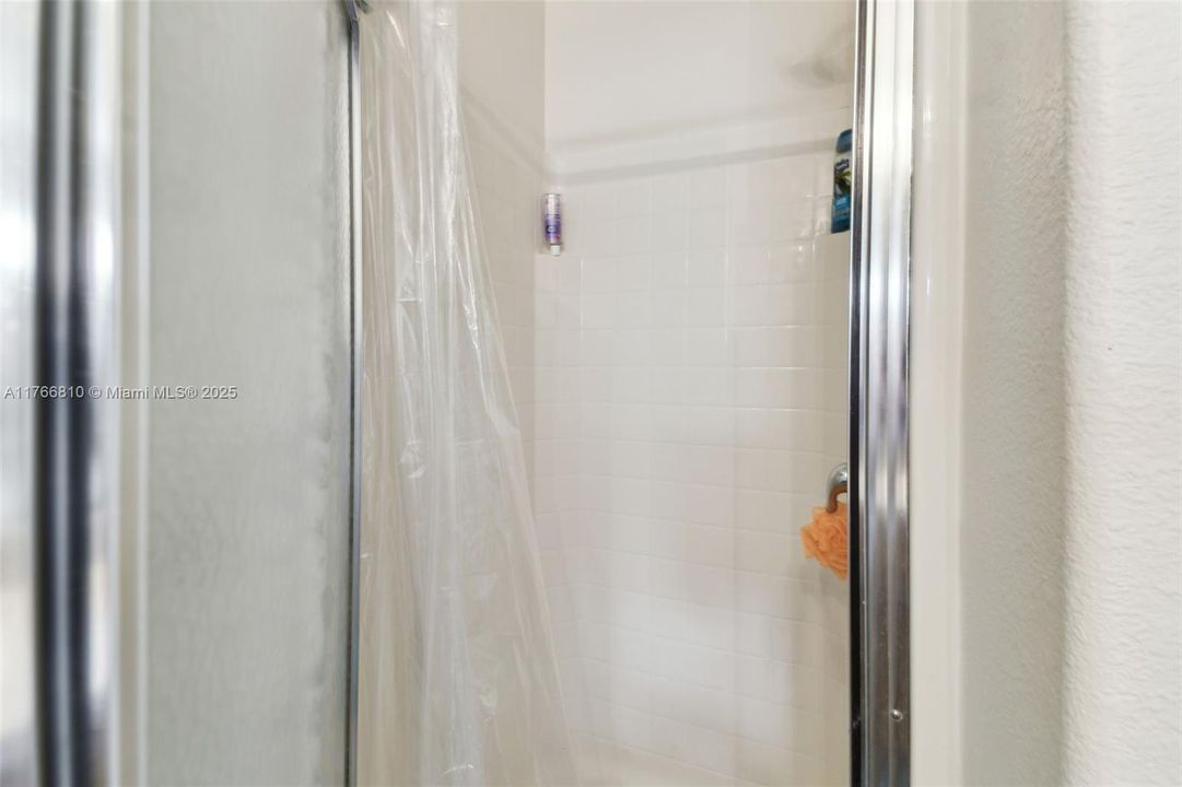 Vendido Recientemente: $314,990 (3 camas, 2 baños, 2033 Pies cuadrados)