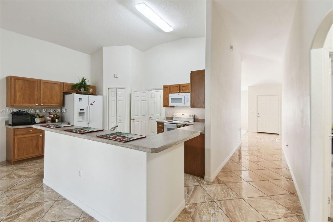 Vendido Recientemente: $314,990 (3 camas, 2 baños, 2033 Pies cuadrados)