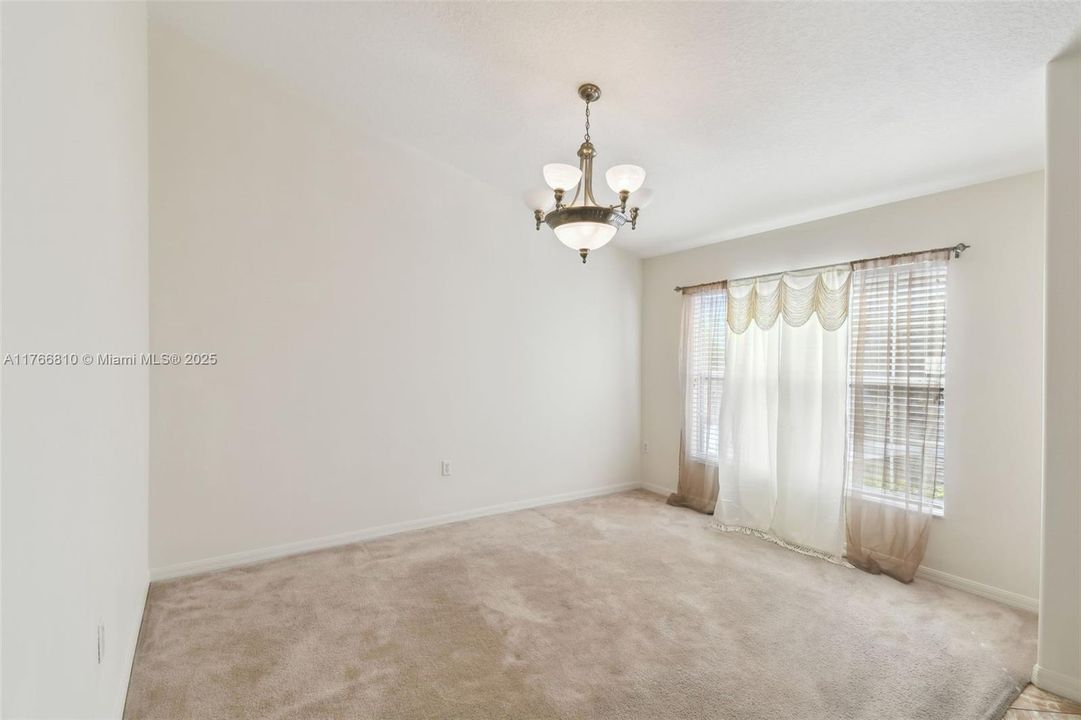 Vendido Recientemente: $314,990 (3 camas, 2 baños, 2033 Pies cuadrados)