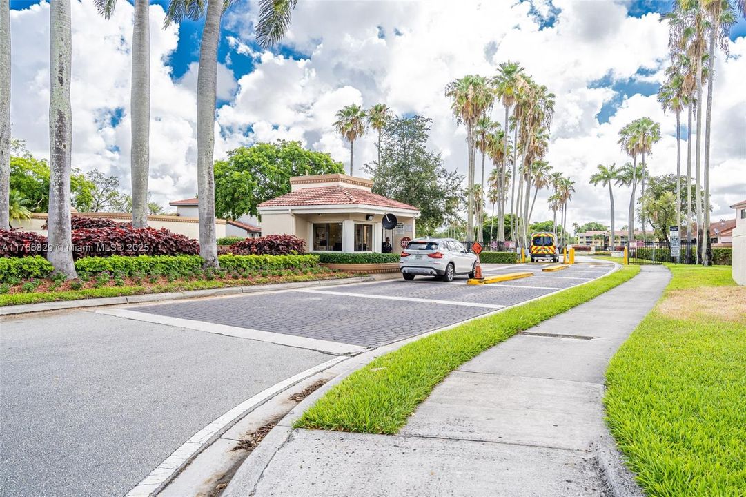 For Sale: $660,000 (3 beds, 2 baths, 2146 Square Feet)