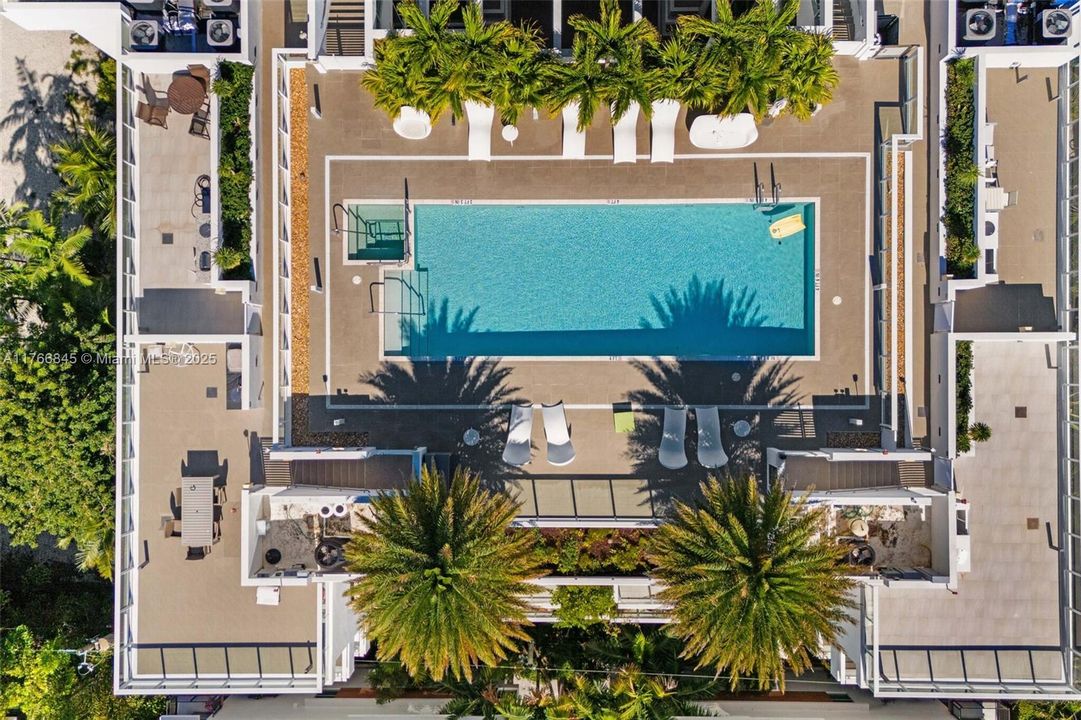 Недавно продано: $835,000 (2 спален, 2 ванн, 1209 Квадратных фут)