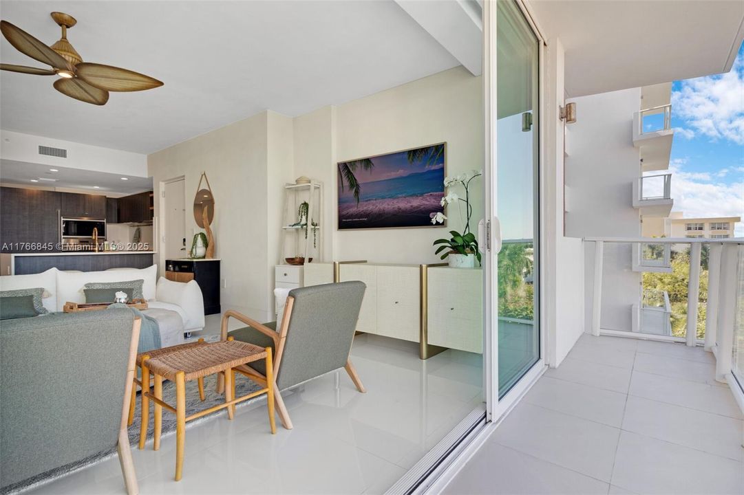 Недавно продано: $835,000 (2 спален, 2 ванн, 1209 Квадратных фут)